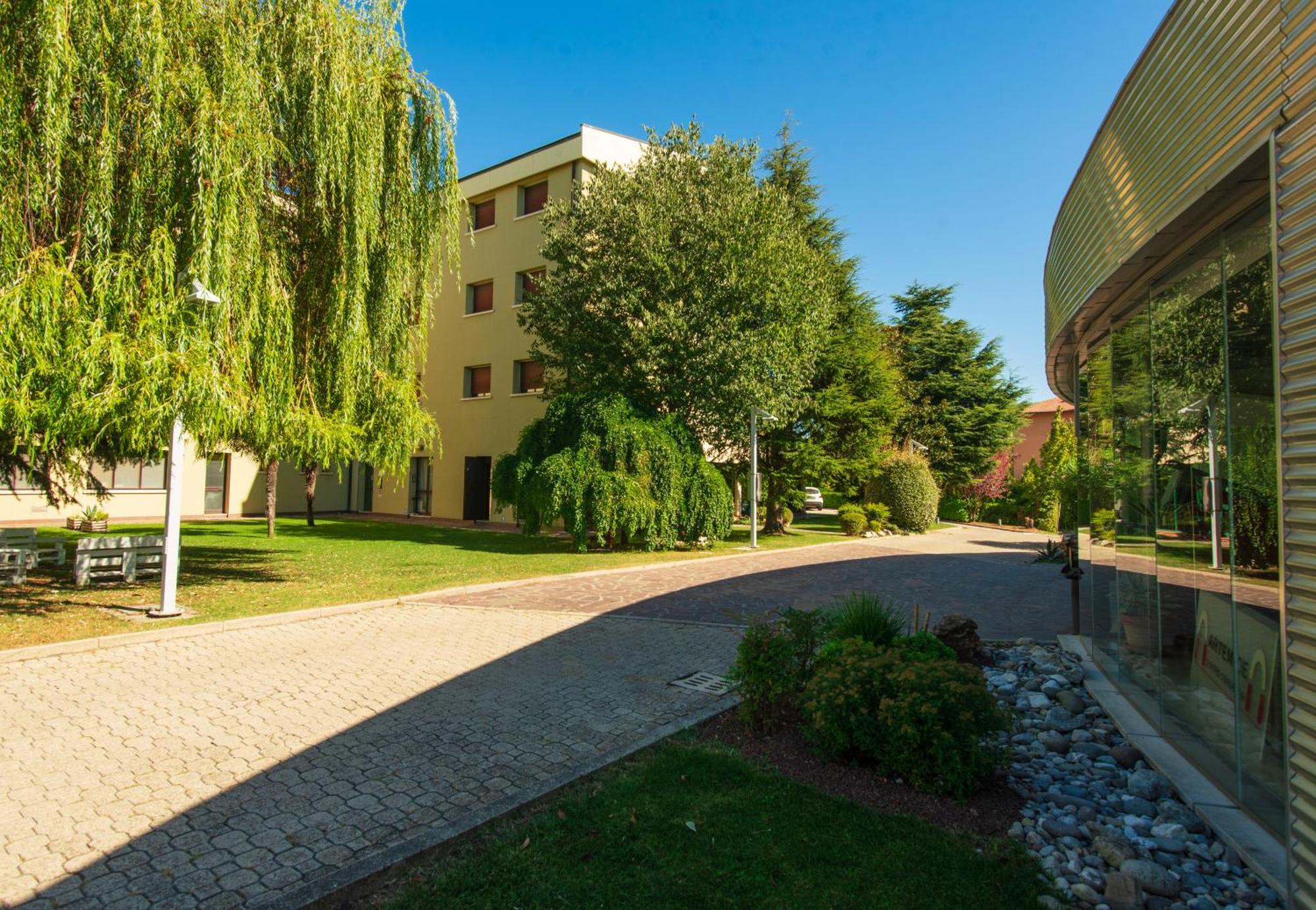Hotel Castello Artemide Congressi Castel San Pietro Terme Exterior foto